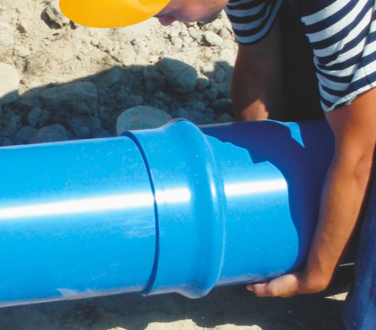 Montaż rury wodociągowej PVC-O w wykopie